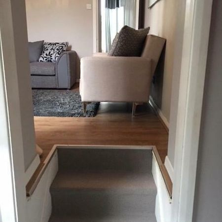Perfect 2 Bedroom Flat Shepherds Bush W12 Londra Dış mekan fotoğraf