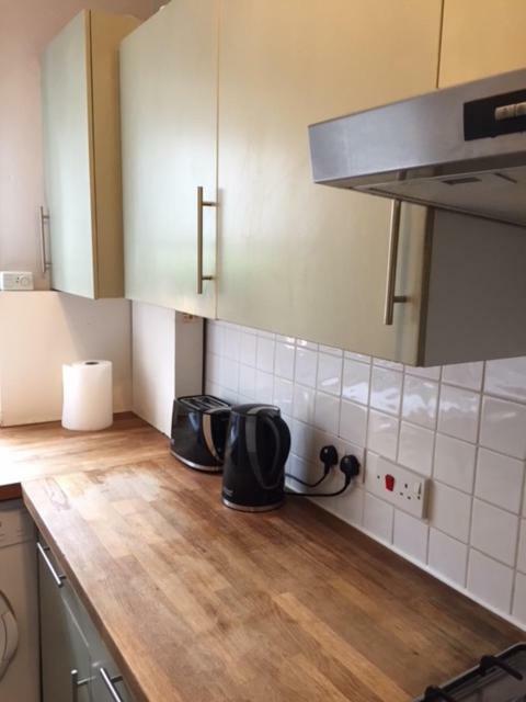 Perfect 2 Bedroom Flat Shepherds Bush W12 Londra Dış mekan fotoğraf