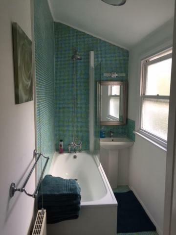 Perfect 2 Bedroom Flat Shepherds Bush W12 Londra Dış mekan fotoğraf